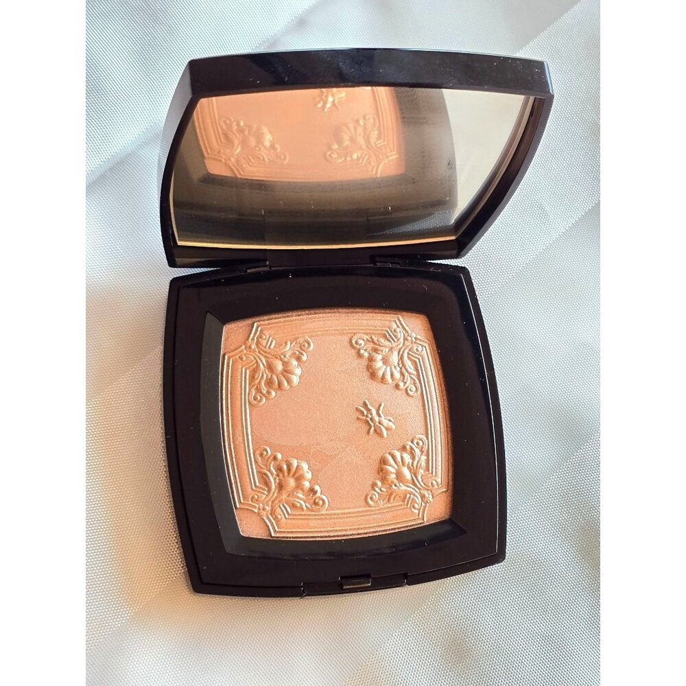 CHANEL Illuminating Powder with Shimmer Rare MU3